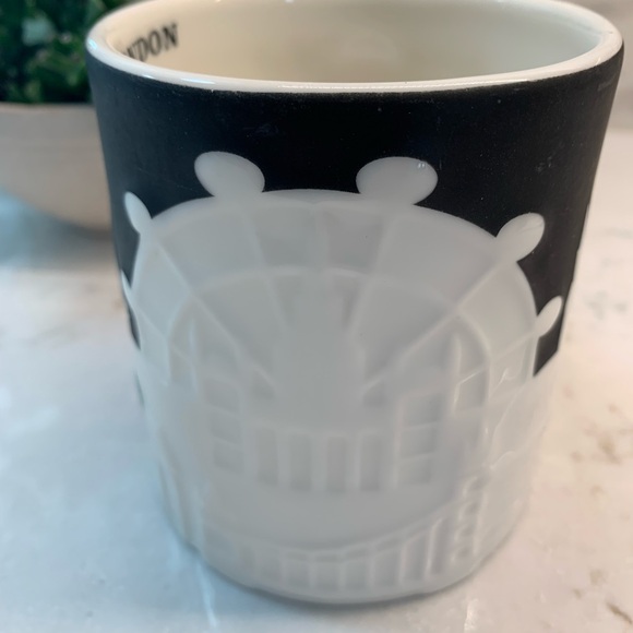 Starbucks London Skyline Mug in Black and White - Picture 4 of 5